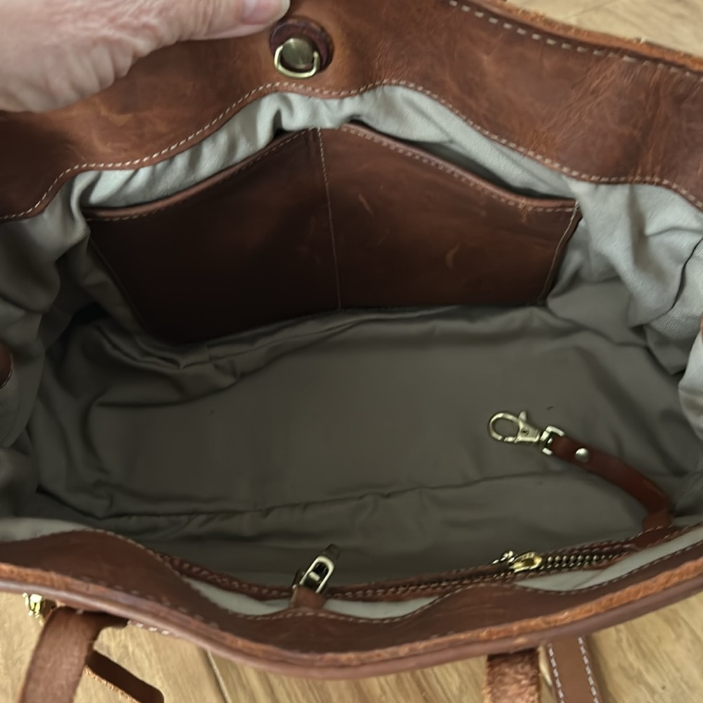 Overland Leather Handbag/Crossbody - Picture 12 of 15